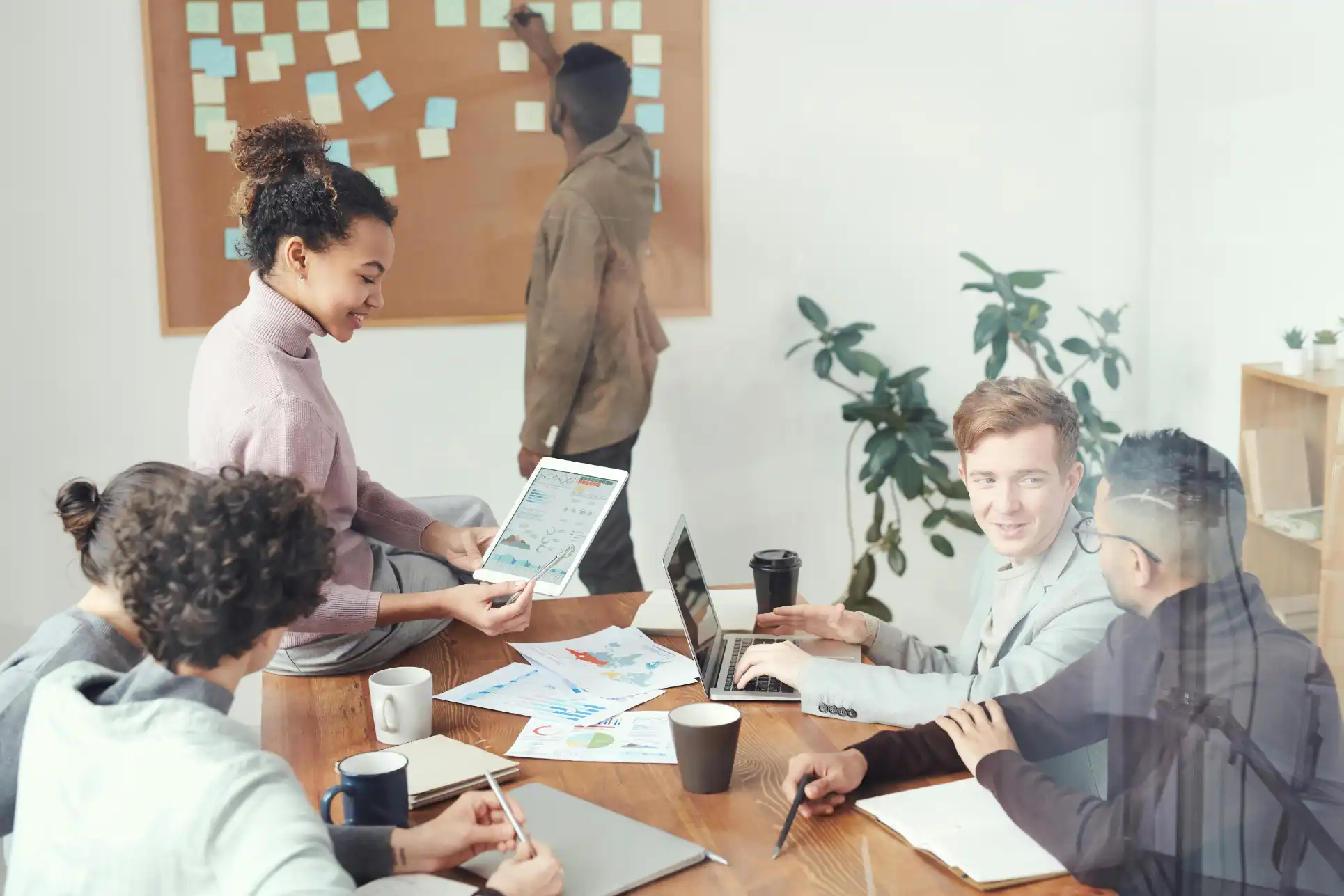 Collaborative leadership discussion facilitated by executive search firm